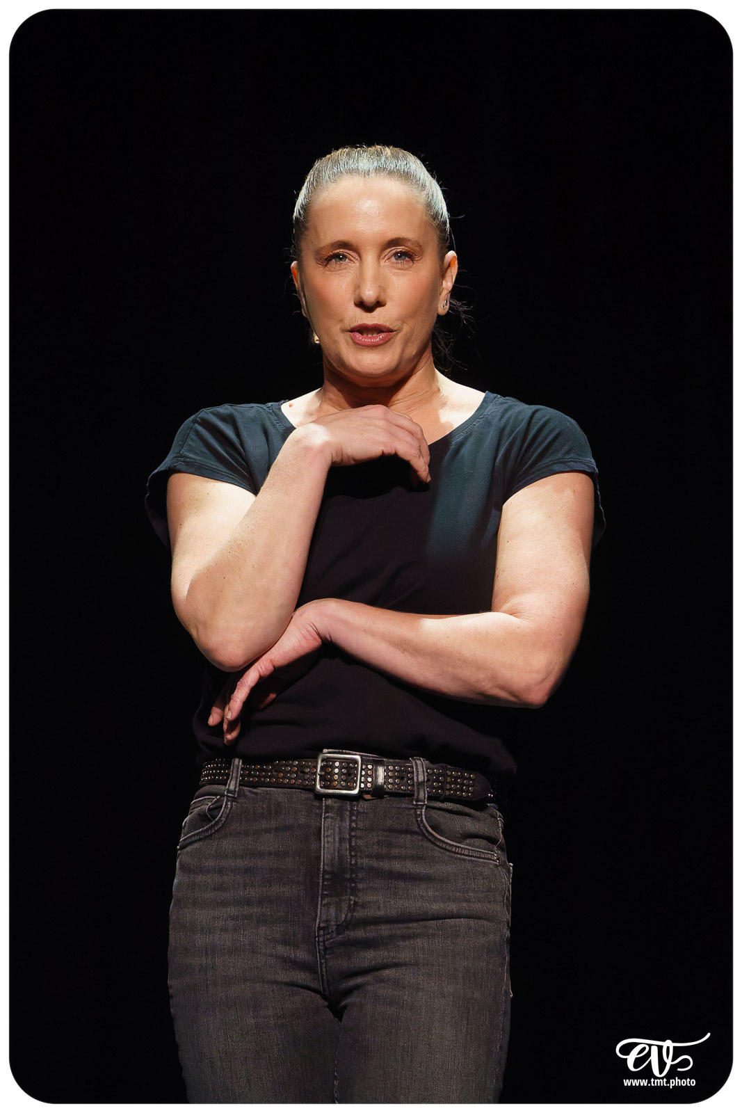 LES CHATOUILLES OU LA DANSE DE LA COLÈRE (ANDRÉA BESCOND)